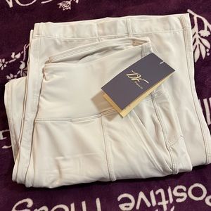 Women’s Dragon Fit Boot Leg Yoga Capris